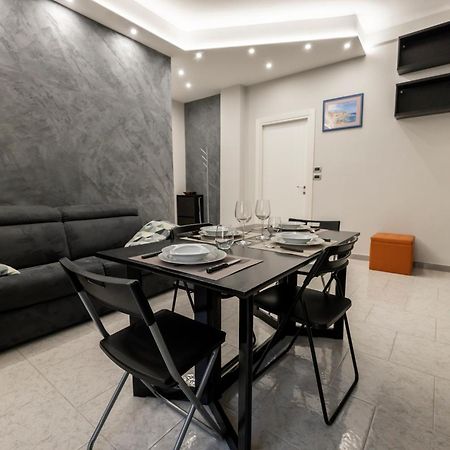 Tra Porta Susa E Piazza Statuto -Cortile Interno- Torino Kültér fotó